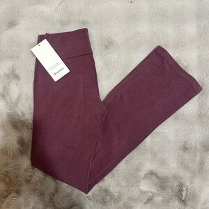 NWT Lululemon Ribbed Softstreme Flared Pant Regular Size 4 Garnet